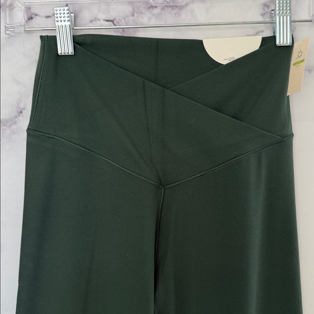 OFFLINE BY AERIE Green Real Me High Waist Crossover Flare Leggings Size Medium - Picture 9 of 13